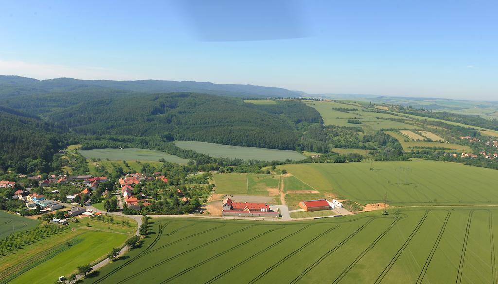 Ranc Milovice Hotel Milovice  Kültér fotó